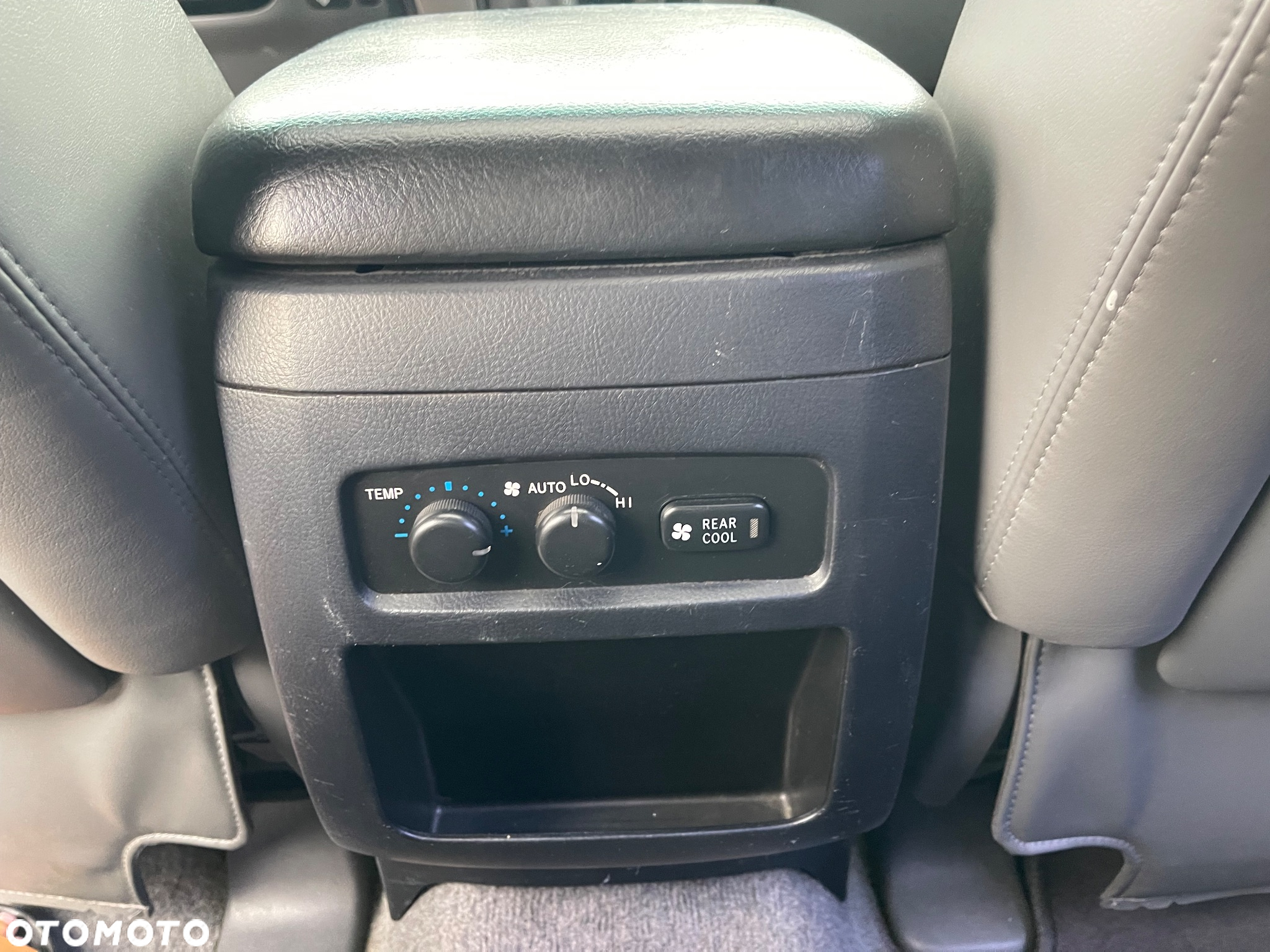 Toyota Land Cruiser - 11