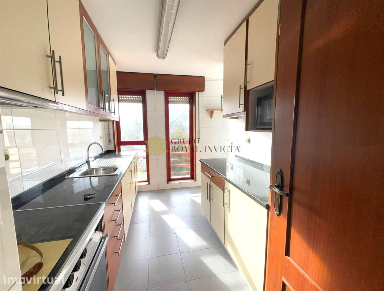Apartamento T3  com Box Fechada e Varanda junto ao metro -  Senhora da - Grande imagem: 3/27