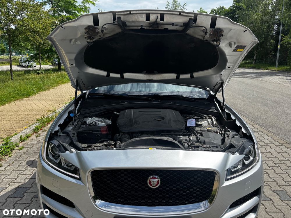 Jaguar F-Pace E-Performance Prestige - 16