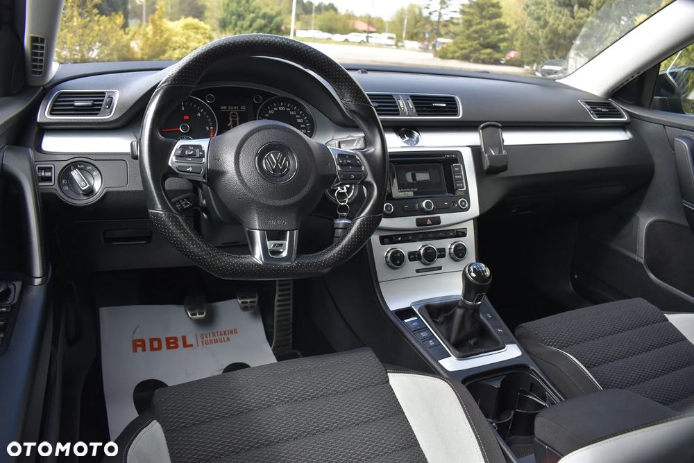 Volkswagen Passat 2.0 TDI DPF R-Line Edition - 29
