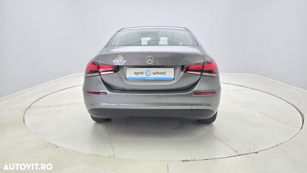 Mercedes-Benz A - 7