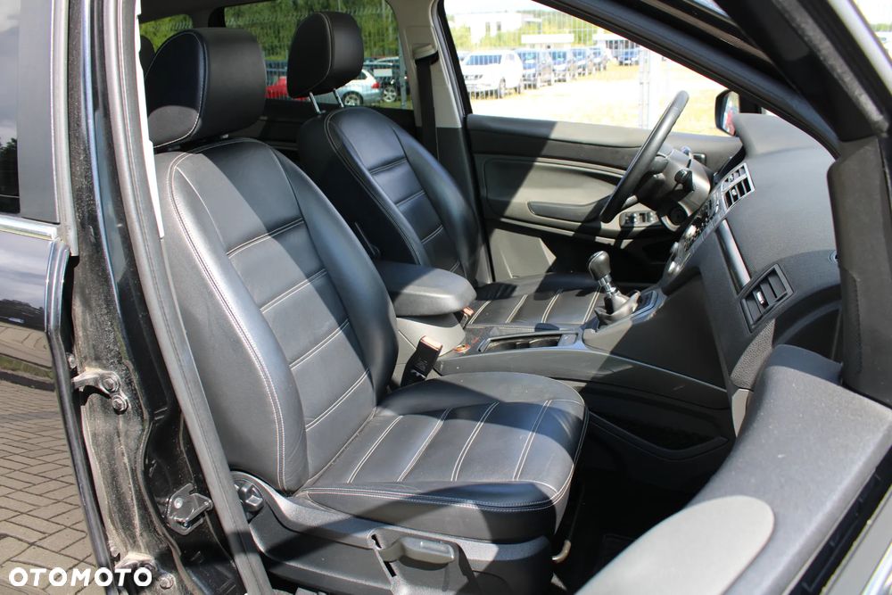 Ford Kuga 2.0 TDCi 2x4 Titanium - 26
