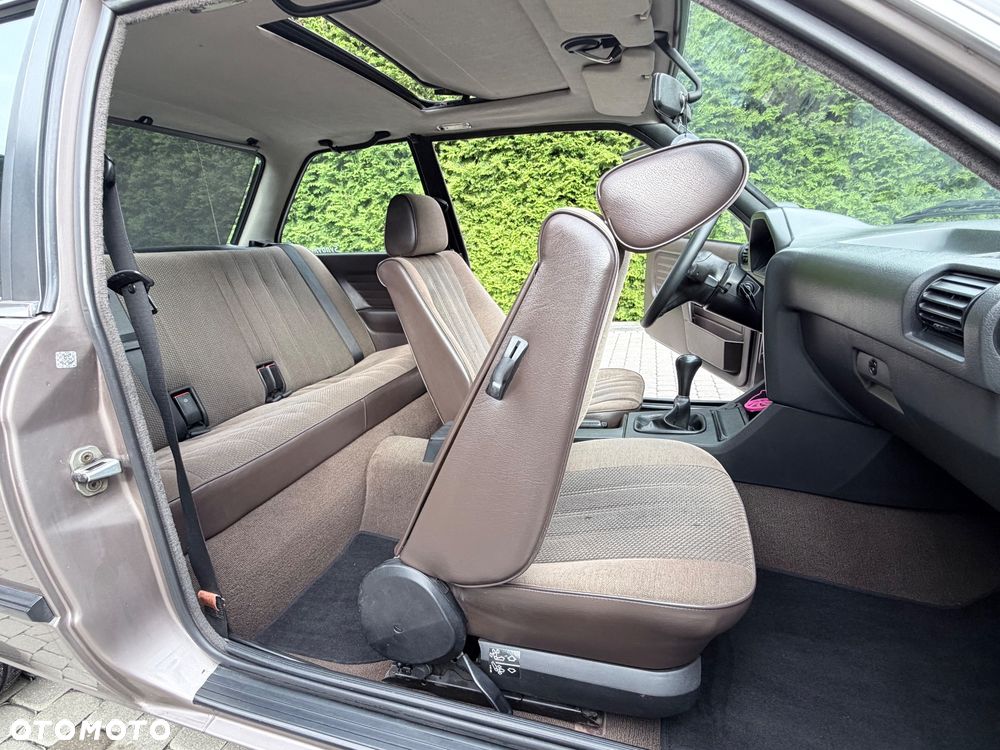 BMW Seria 3 318i - 19