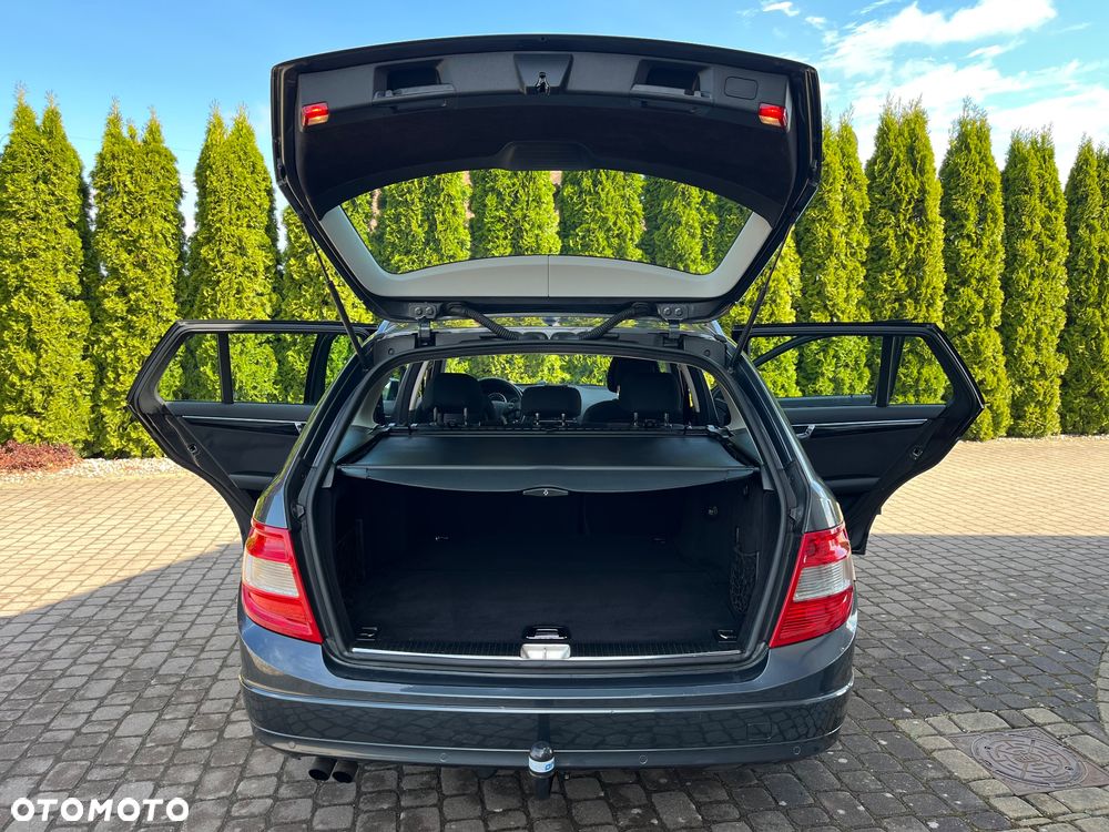 Mercedes-Benz Klasa C 180 Kompressor BlueEFFICIENCY - 32