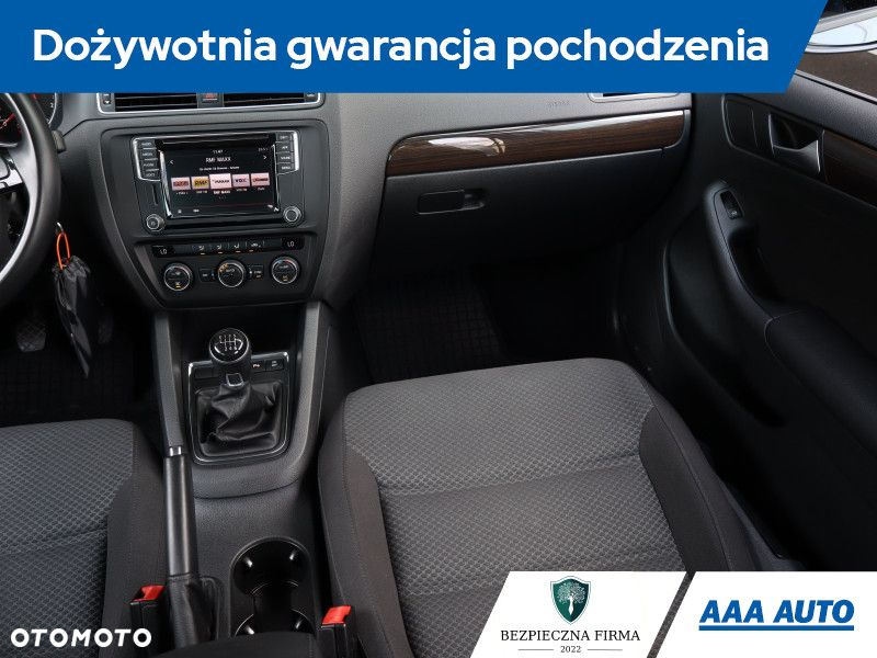 Volkswagen Jetta - 9