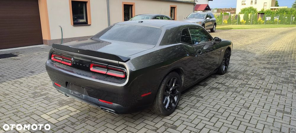 Dodge Challenger - 4