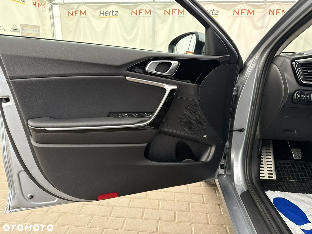 Kia Ceed - 11