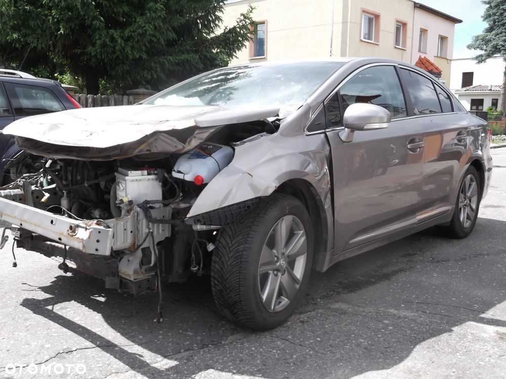 Toyota Avensis - 7