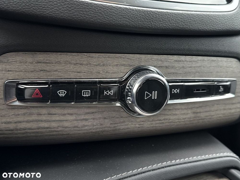 Volvo XC 90 B5 D AWD Plus Dark - 24