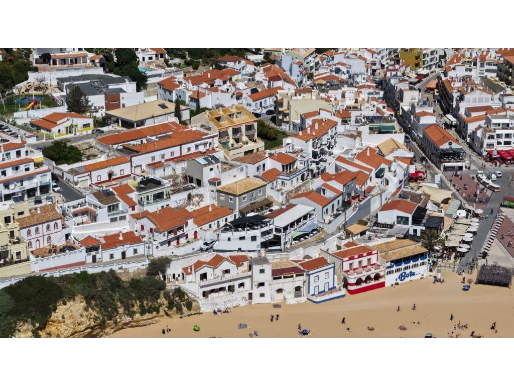 Prédio em Propriedade Total com 4 Frações T0 | Carvoeiro | Alojamen... - Grande imagem: 2/39