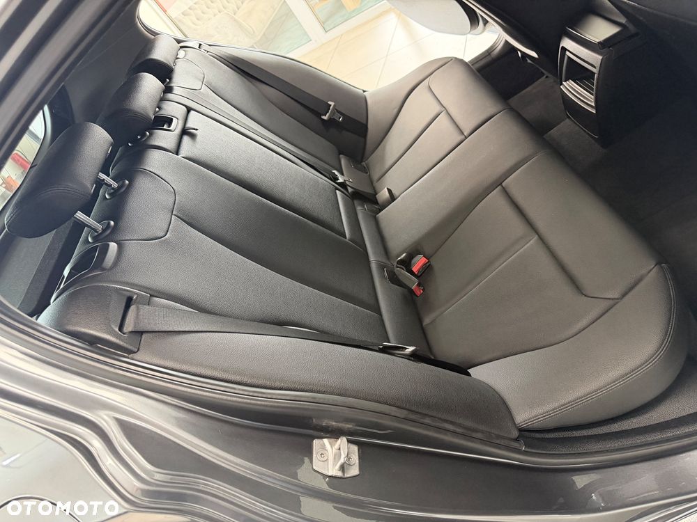 BMW Seria 1 118d Sport Line - 24