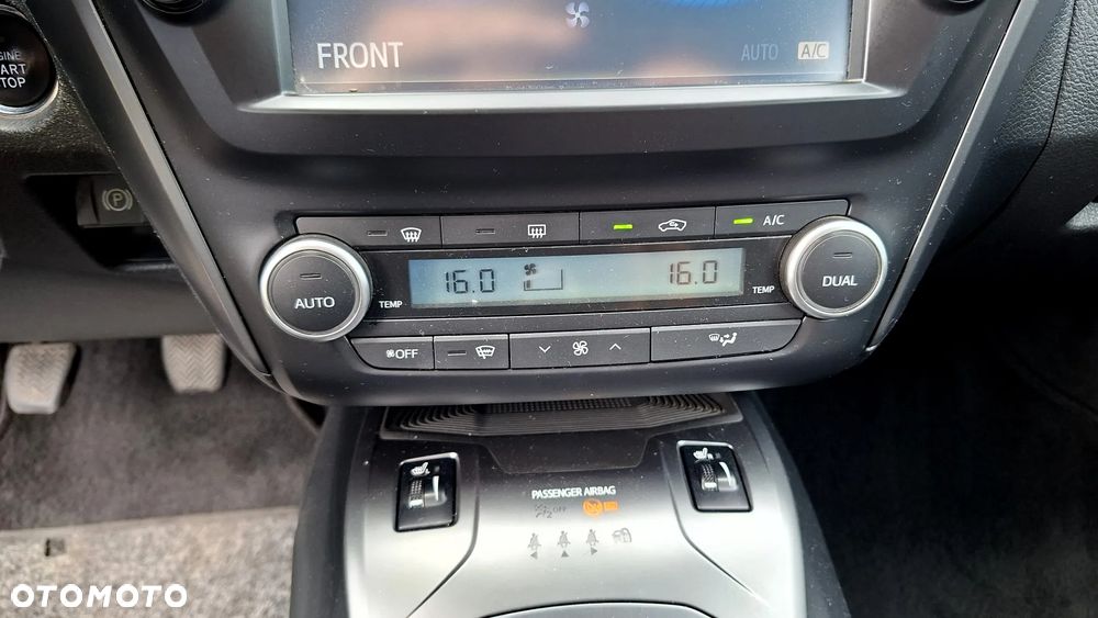 Toyota Avensis 2.0 D-4D Premium - 37