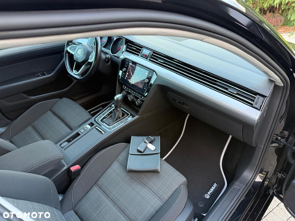 Volkswagen Passat 2.0 TDI SCR DSG Comfortline - 8