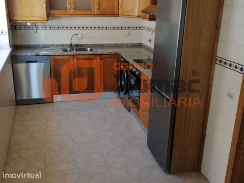 Apartamento T2 com garagem box no Avenal! - Grande imagem: 3/29