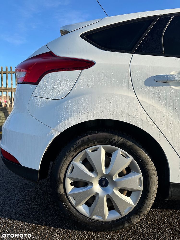 Ford Focus 1.0 EcoBoost Ambiente - 32