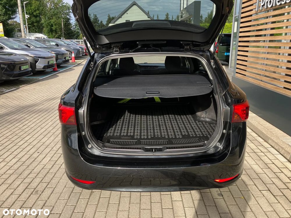 Toyota Avensis 2.0 D-4D Premium - 8