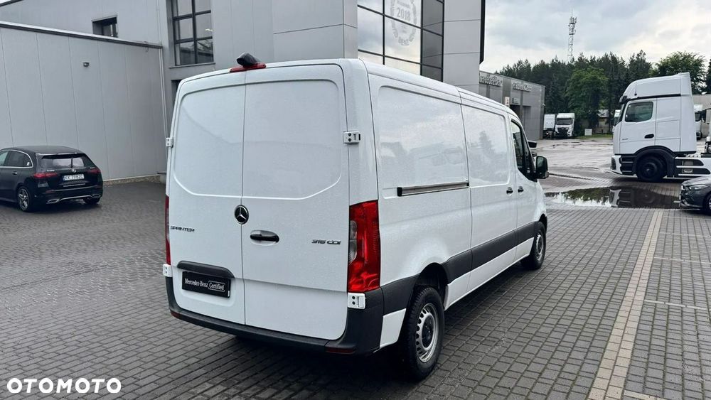 Mercedes-Benz Sprinter - 4
