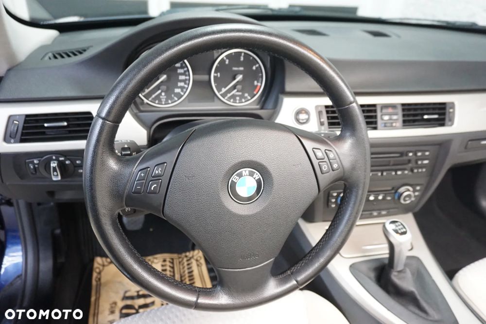 BMW Seria 3 320d xDrive - 22