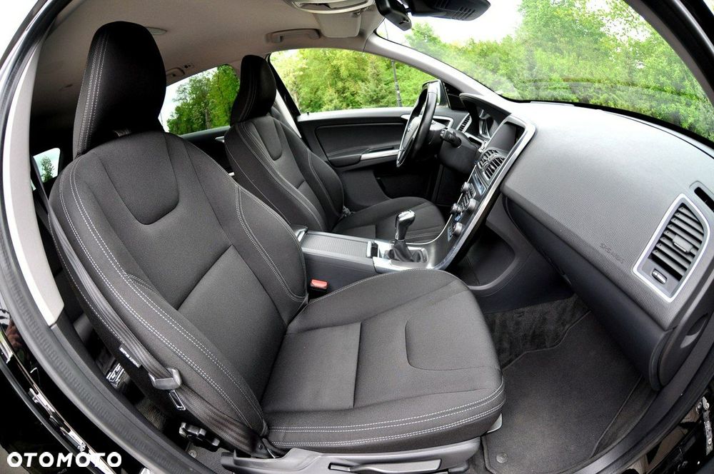 Volvo XC 60 D3 Momentum - 8