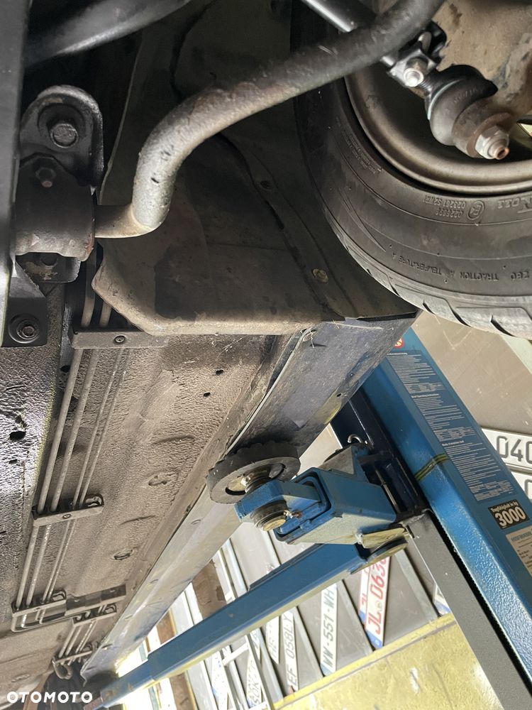 BMW Seria 8 - 34