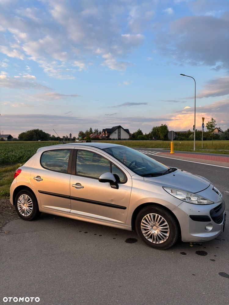 Peugeot 207 - 1