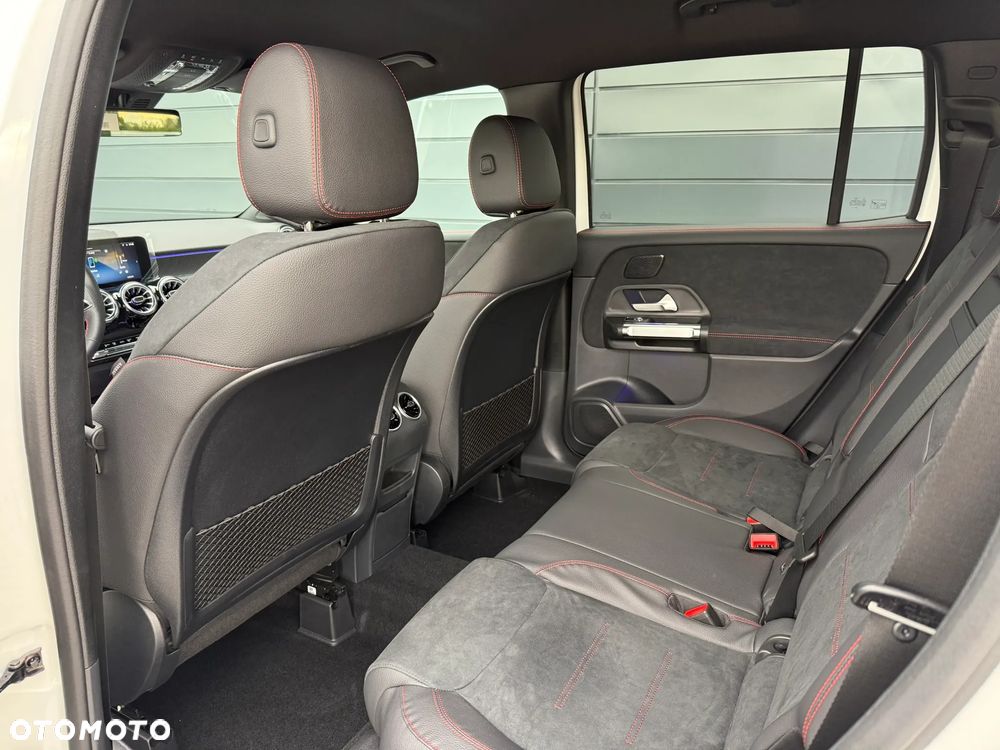 Mercedes-Benz GLB 220 mHEV 4-Matic AMG Line 8G-DCT - 11