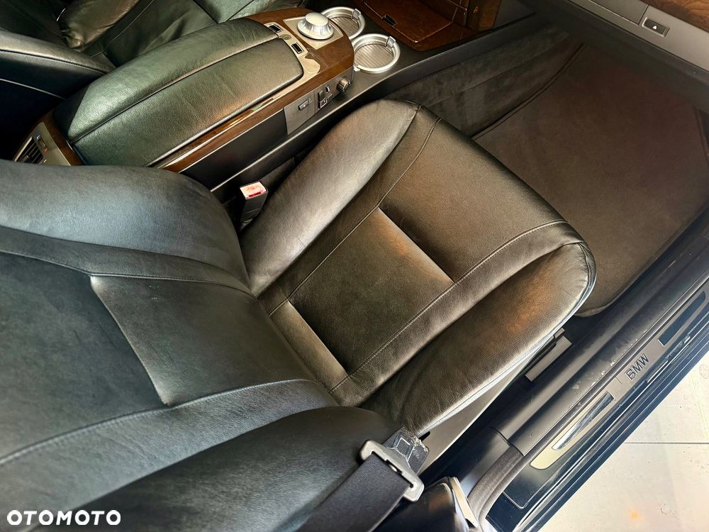 BMW Seria 7 745i - 26