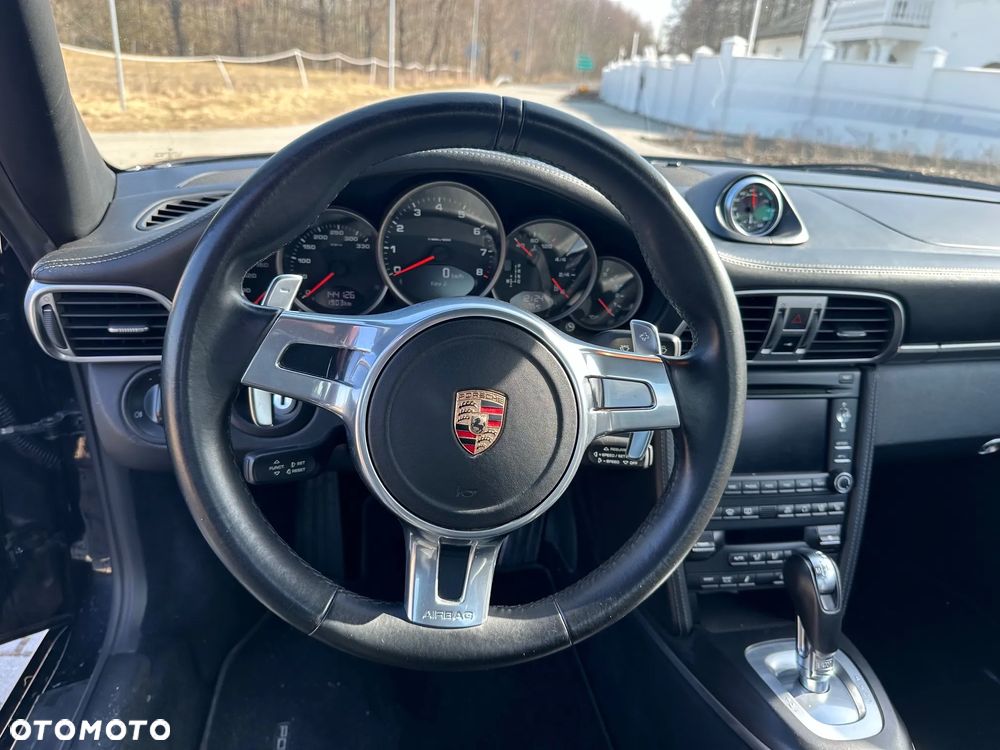 Porsche 911 Carrera 4 GTS PDK - 3
