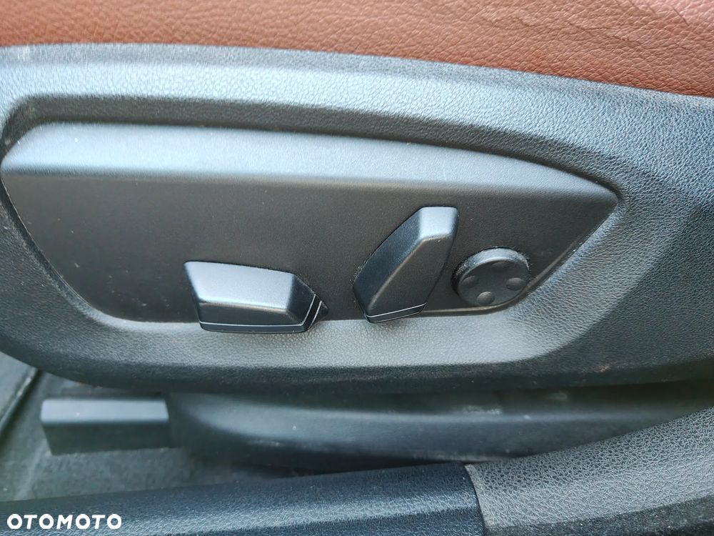 BMW Seria 5 525d xDrive Sport-Aut - 29