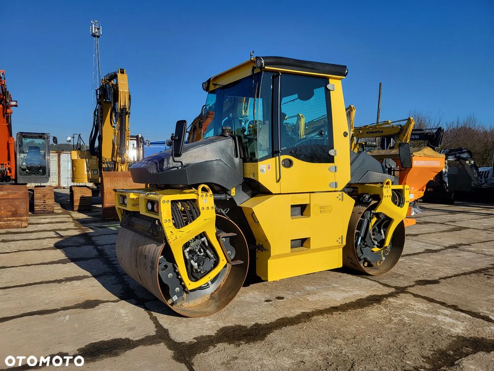 Bomag BW 154 AP 4 AM + rozsypywacz grysu z Niemiec - 3