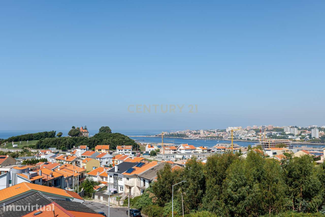 T2 com varanda, vista panorâmica e garagem box