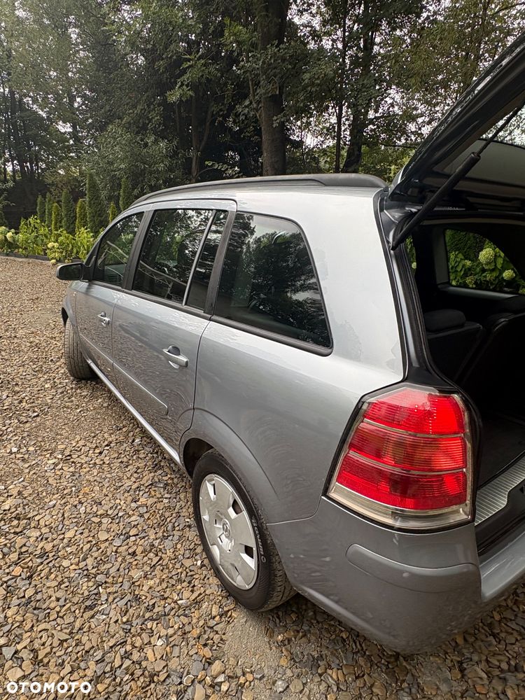 Opel Zafira 1.8 Enjoy - 24