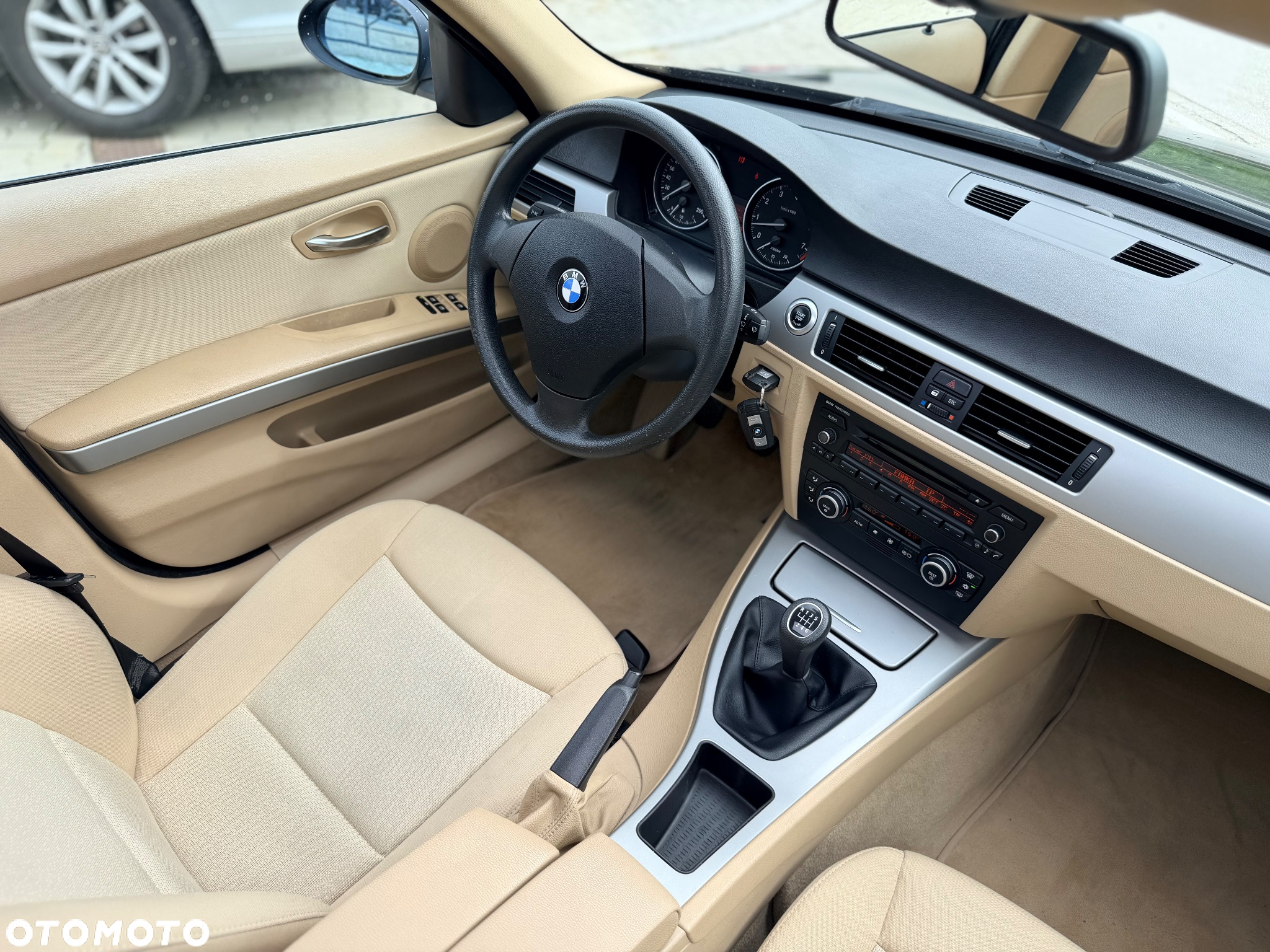 BMW Seria 3 325i - 25