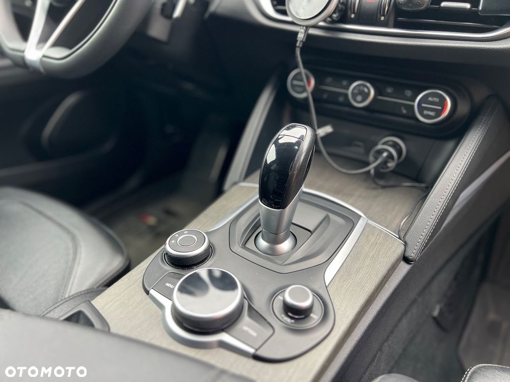Alfa Romeo Stelvio - 11