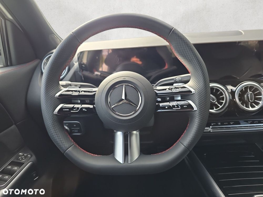 Mercedes-Benz GLA - 14