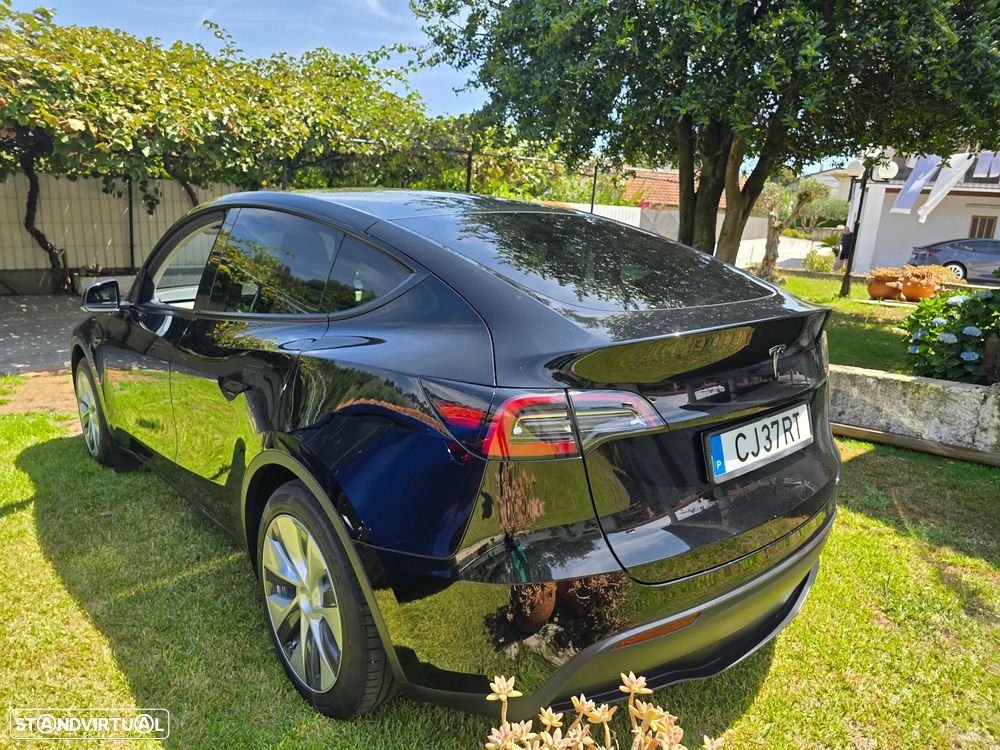 Tesla Model Y - 4