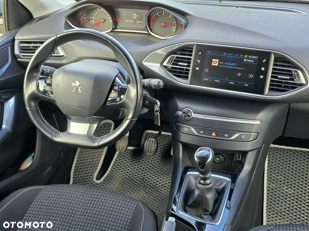 Peugeot 308 - 8