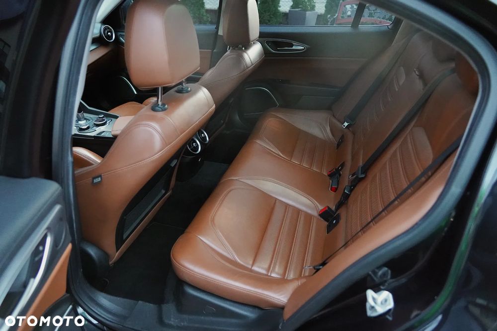 Alfa Romeo Giulia 2.0 Turbo TI Q4 - 24