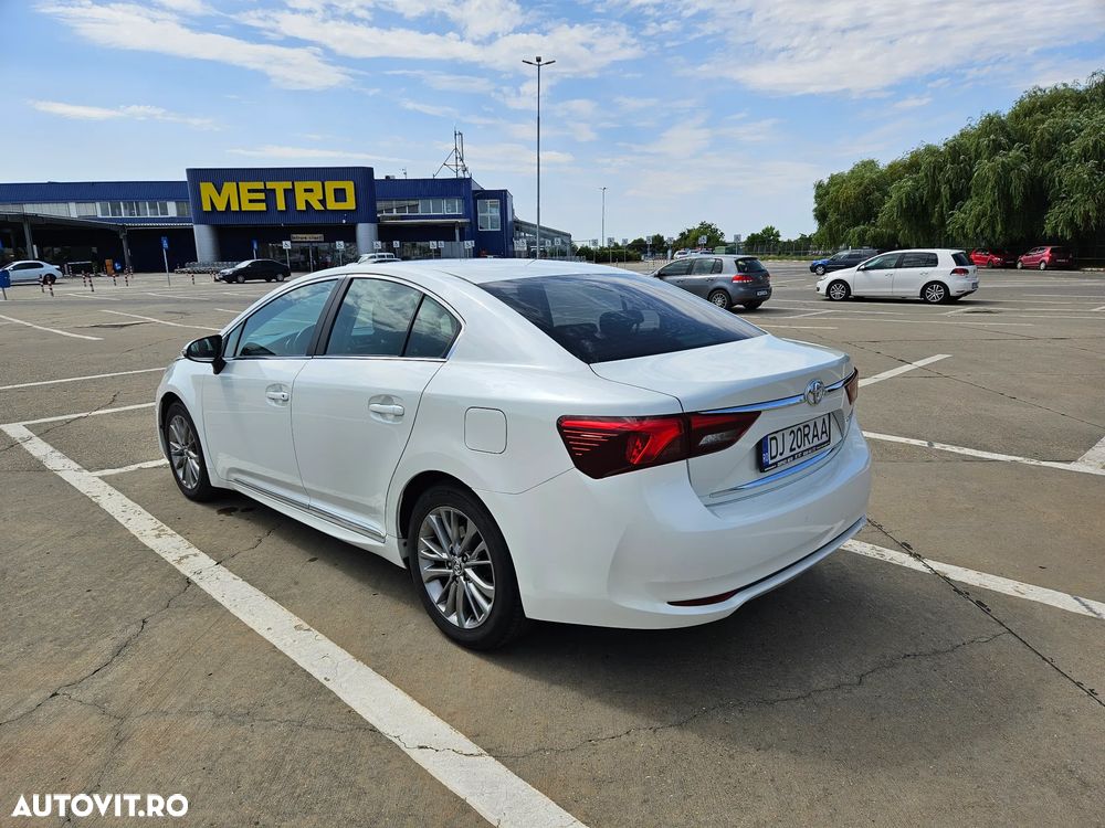 Toyota Avensis 2.0 D-4D Executive Terracotta - 3