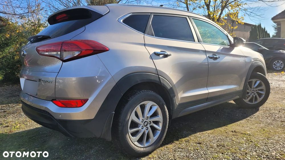 Hyundai Tucson 1.6 GDI BlueDrive GO 2WD - 11