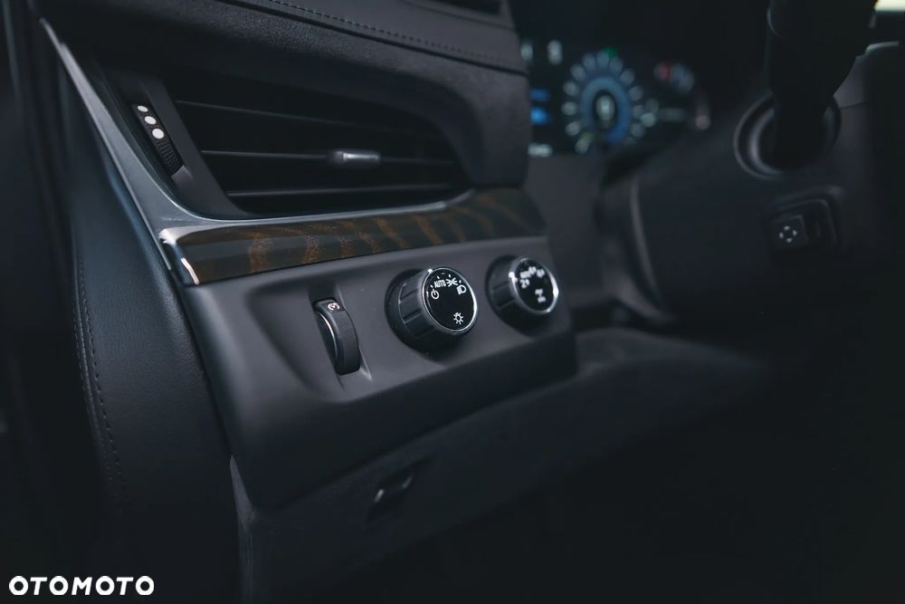 Cadillac Escalade - 32