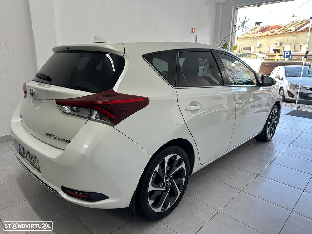 Toyota Auris 1.8 HSD Comfort +P.Sport+Navi - 6