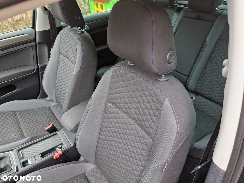 Volkswagen Golf - 28