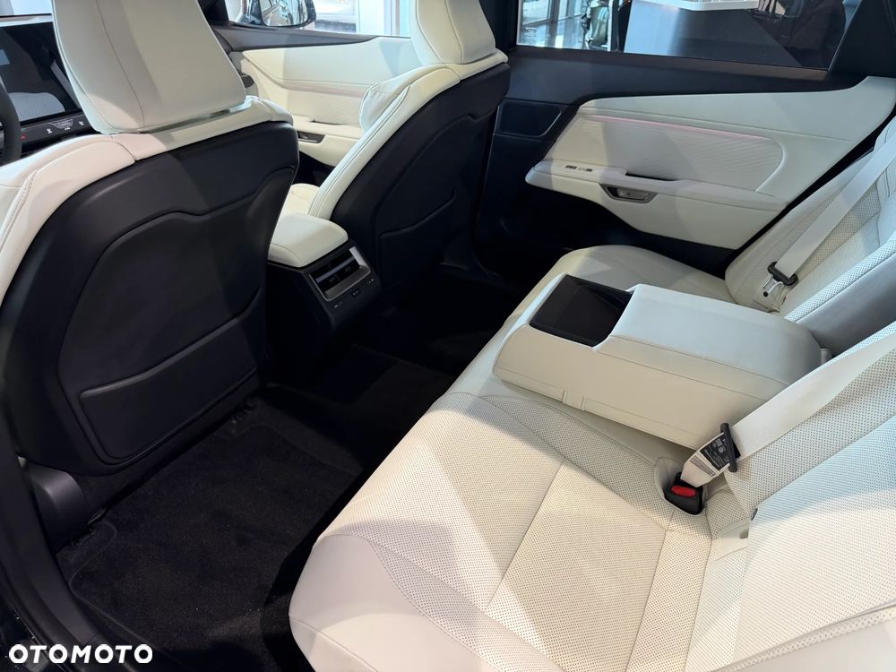 Lexus ES - 16