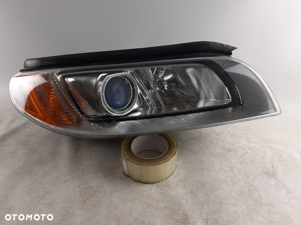 Lampa prawa przód Volvo V70 xenon-skr