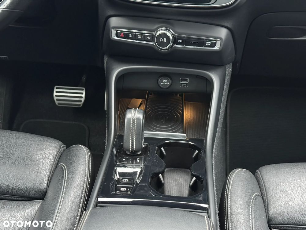 Volvo XC 40 D4 AWD Geartronic R-Design - 28