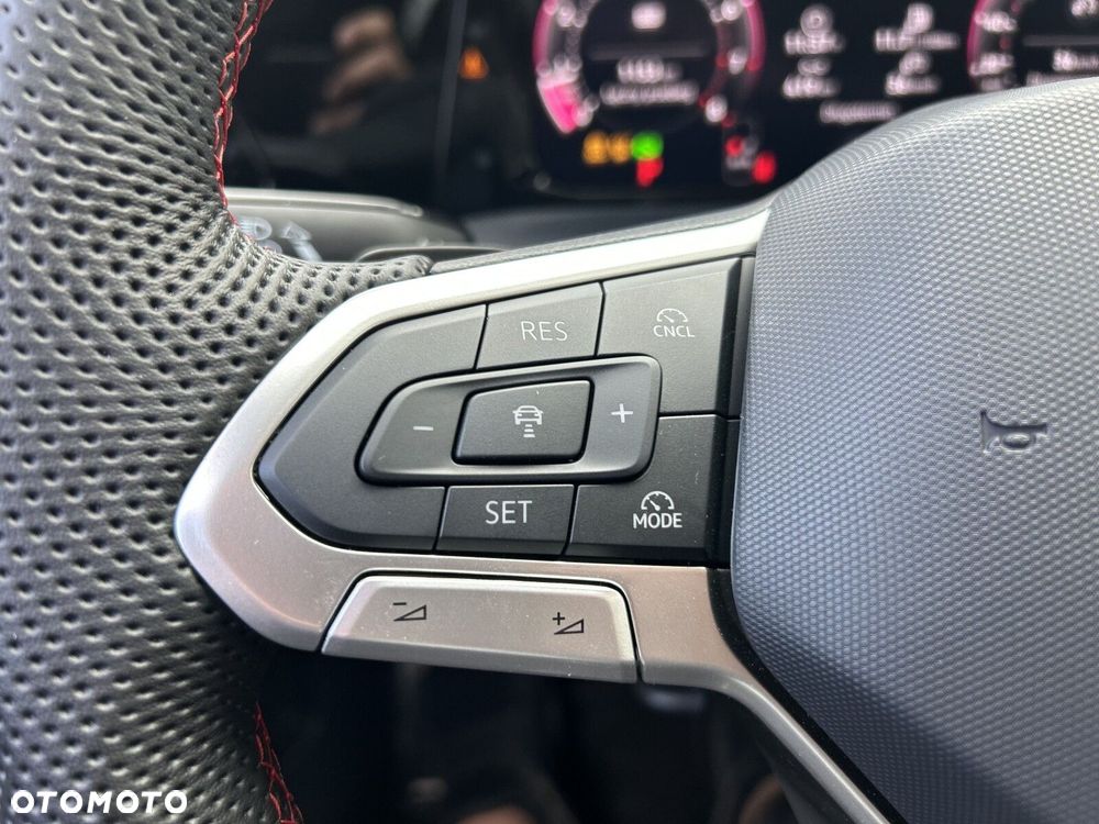 Volkswagen Golf - 25