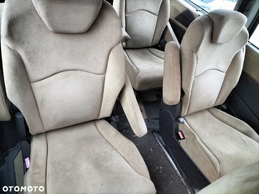 ZDERZAK TYŁ TYLNY POD CZUJNIKI PARKOWANIA LANCIA PHEDRA 02-10r KOD LAK. KMPD - 17
