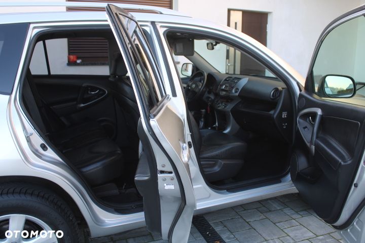 Toyota RAV4 2.2 D-4D 4x4 - 23