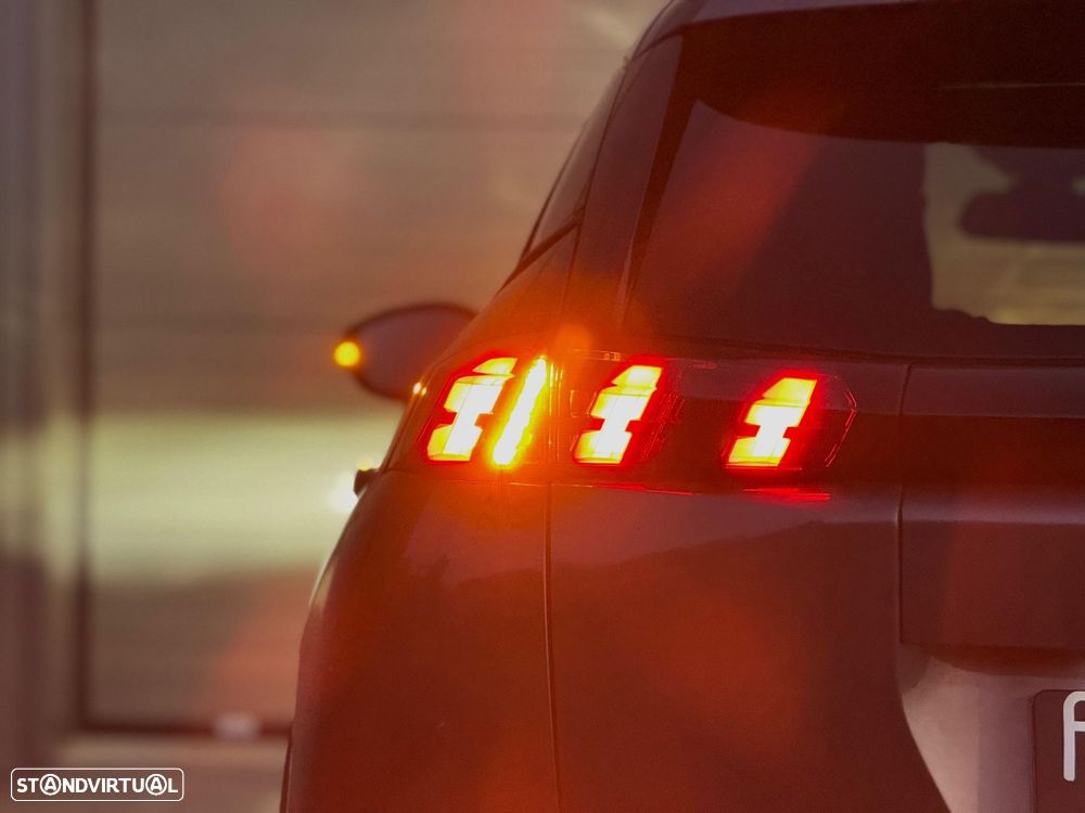 Peugeot 2008 1.2 PureTech Allure EAT8 - 33